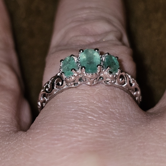 Sz 9, Trilogy Style Zambian Emerald Ring, 925 Sterling Silver, 0.85 carats, NWT - Picture 3 of 12